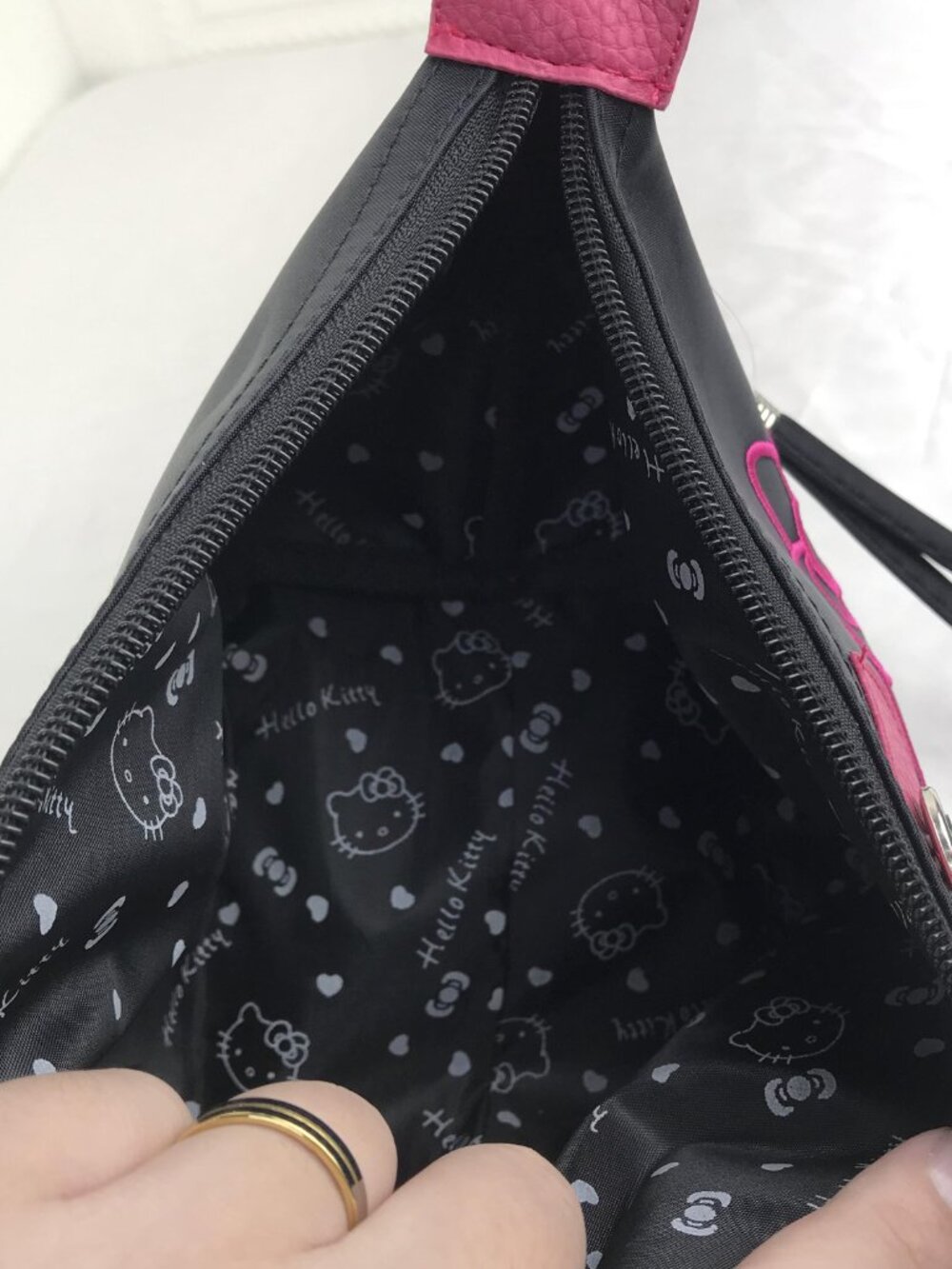 Hello Kitty MAKEUP BAG - Picture 7 of 8